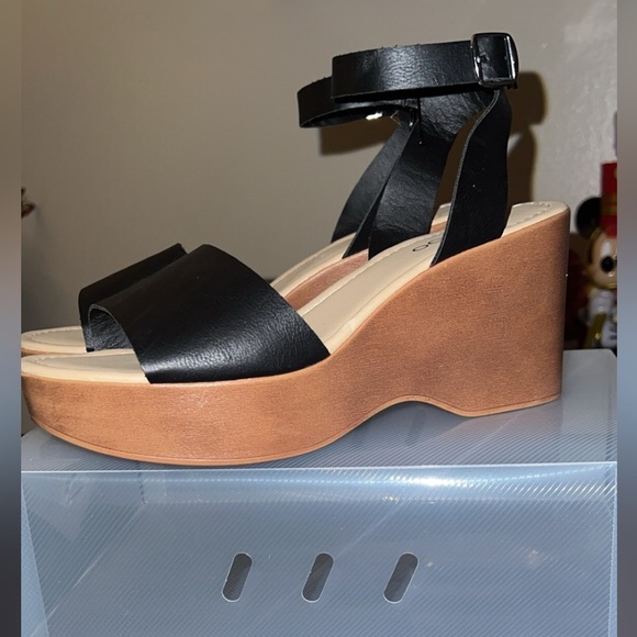 me too Shoes - NEW- Me Too Womens Ankle Strap Wedge Sandals